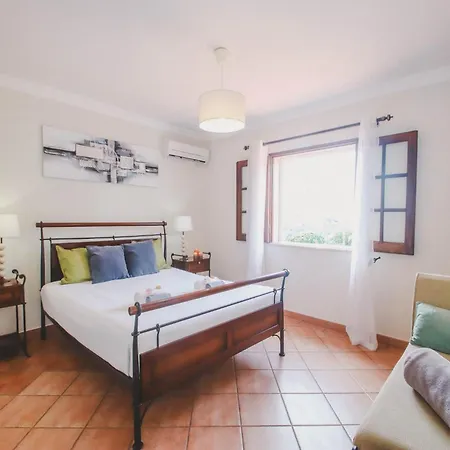 Villa In Albufeira With Private Pool & Beaches فيلة