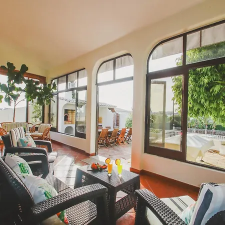 Villa In Albufeira With Private Pool & Beaches فيلة *