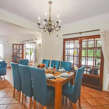 Villa In Albufeira With Private Pool & Beaches فيلة البوفيرا