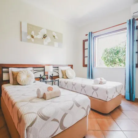 Villa In Albufeira With Private Pool & Beaches * البوفيرا